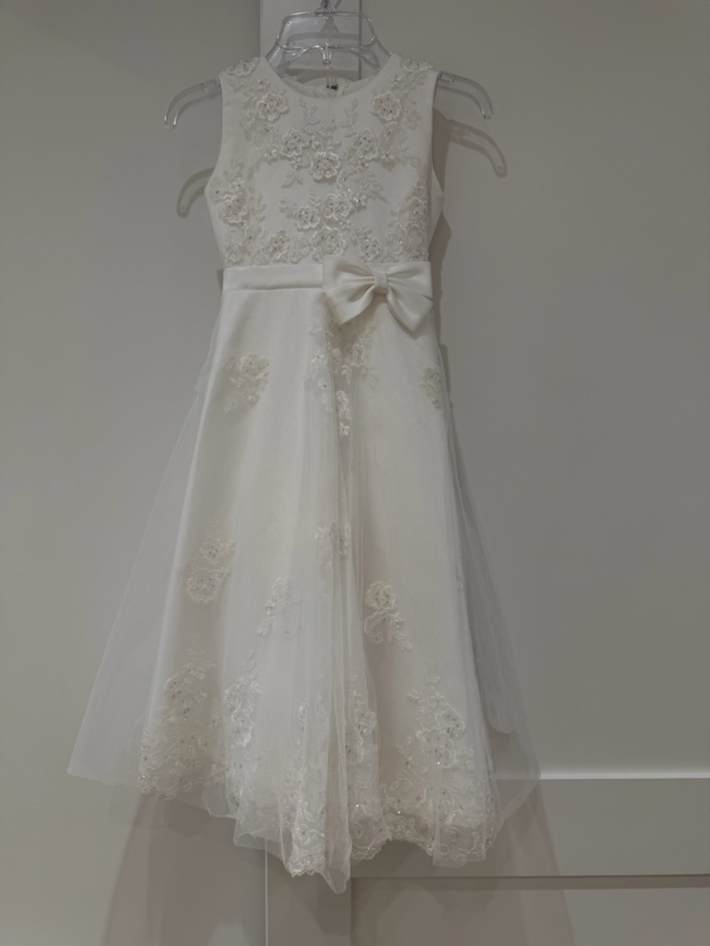 Joan Calabrese White Floral Appliqué Tulle Flower Girl Dress- Girls size 6.